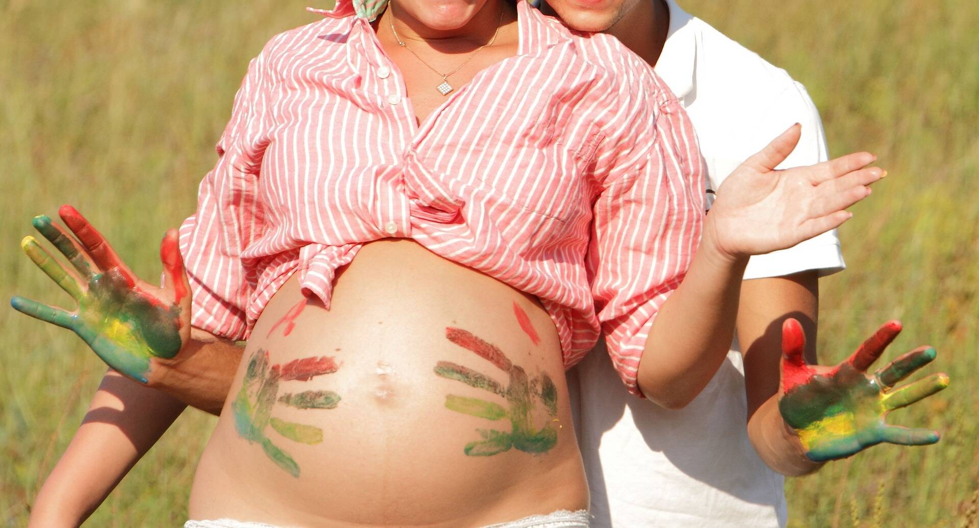 Bemalter Babybauch